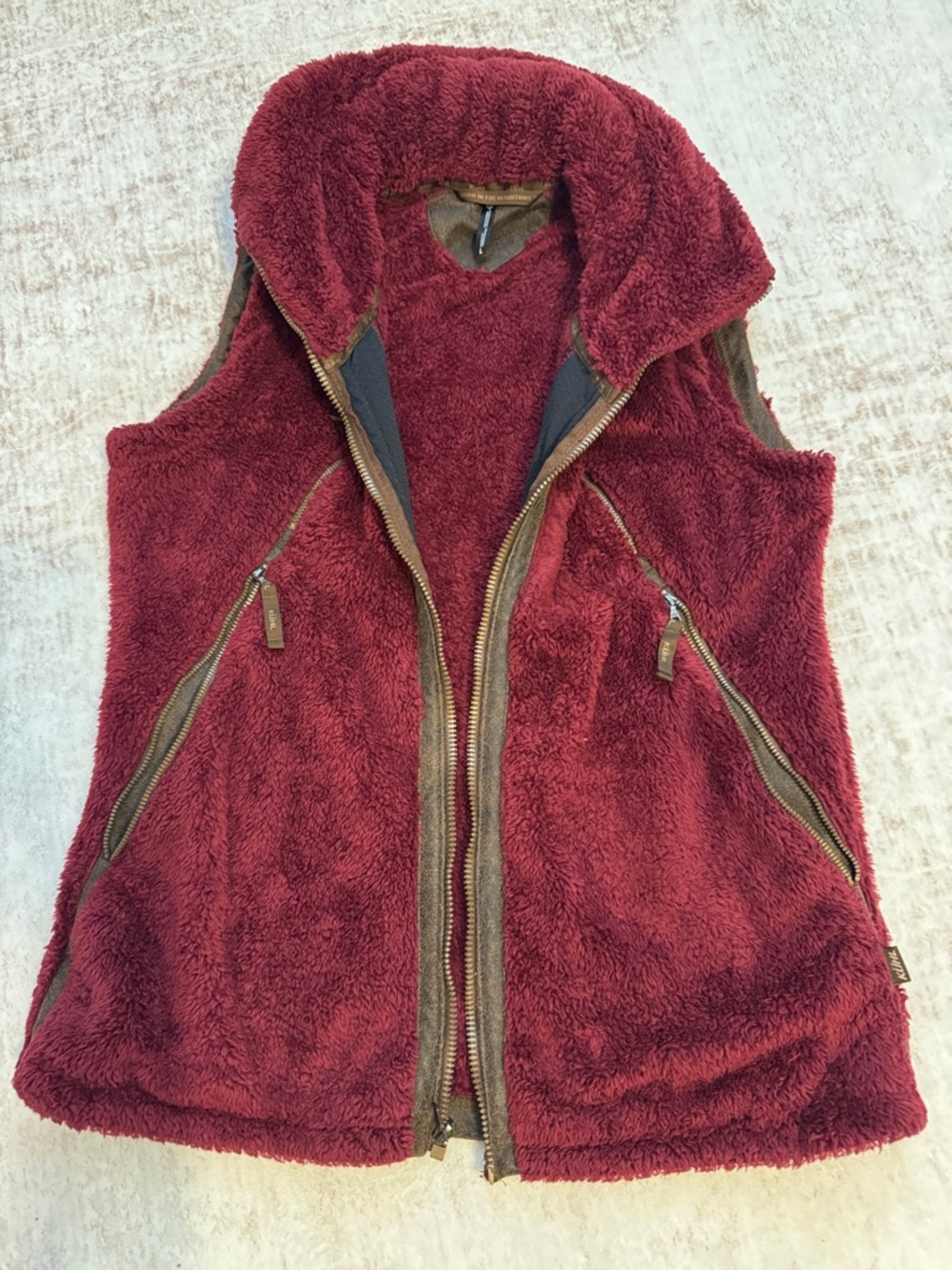 Plush Burgundy Kuhl Vest with Zipper Pockets